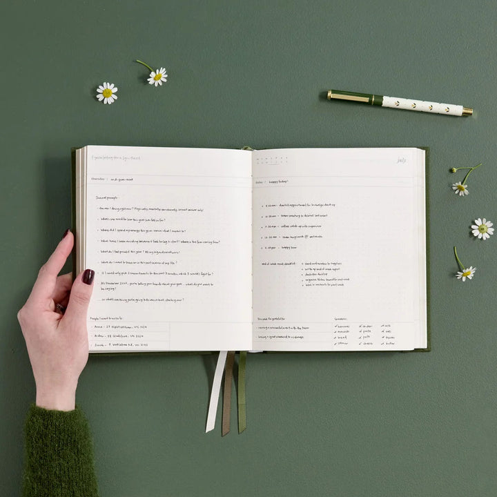 2027 Planner Signature Daily