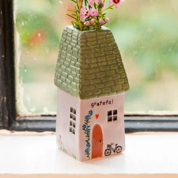 Bud Vase Cottage