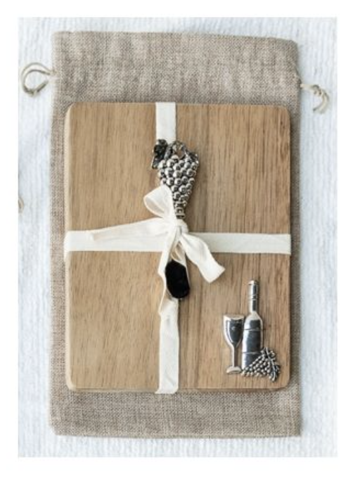 Wine/Grapes Cheeseboard + Spreader in Gift Bag